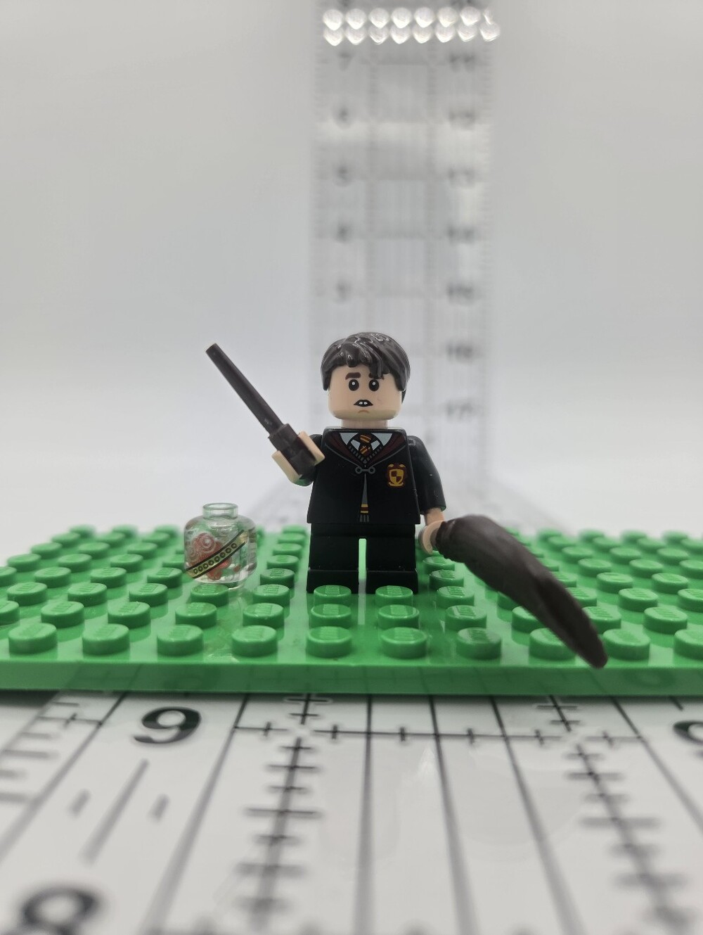 LEGO Neville Longbottom minifigure hp299 from the Hogwarts: First Flying Lesson